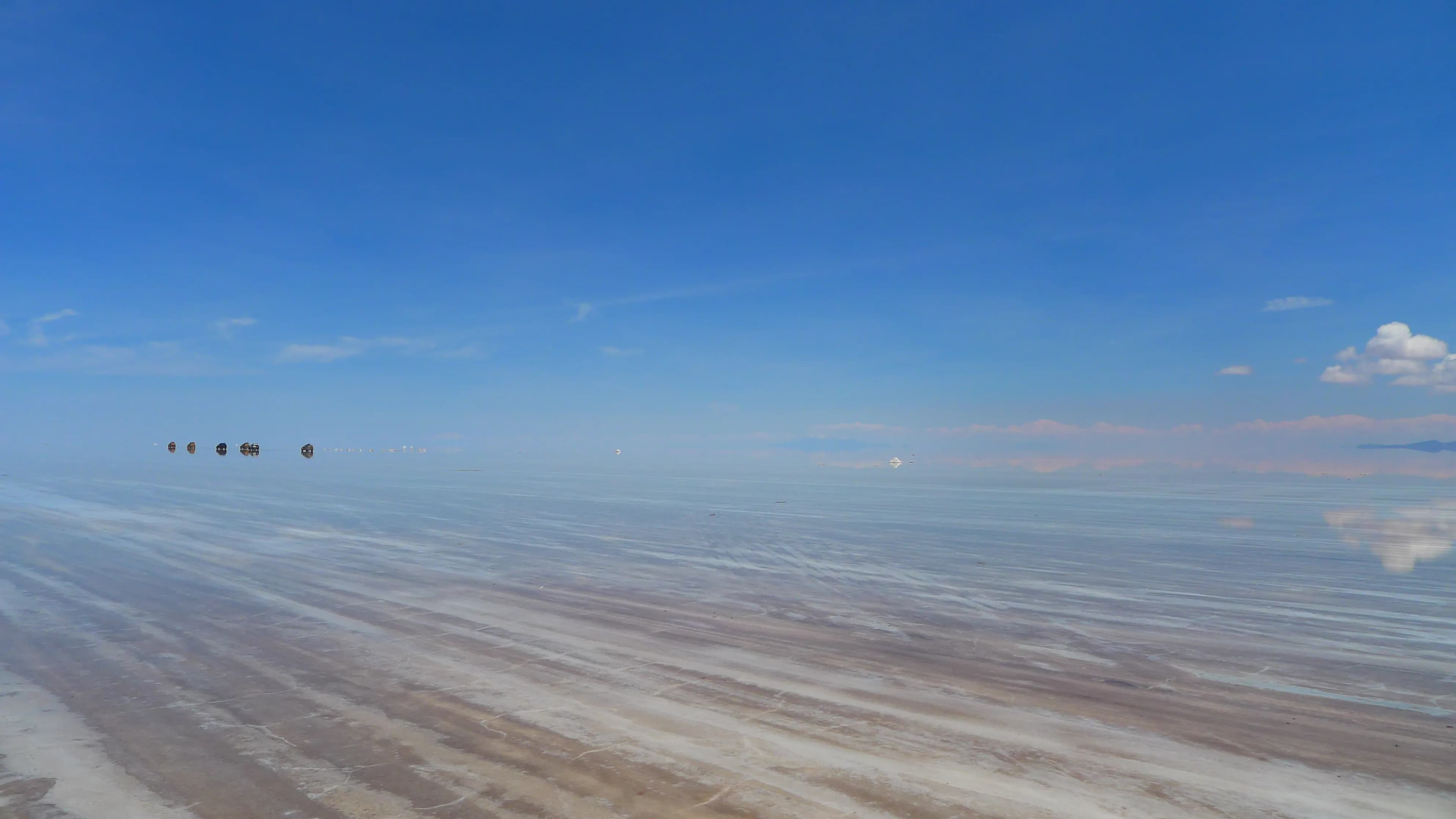 환상적인 풍경을 자랑하는 우유니 소금 사막(Salar de Uyuni)‘